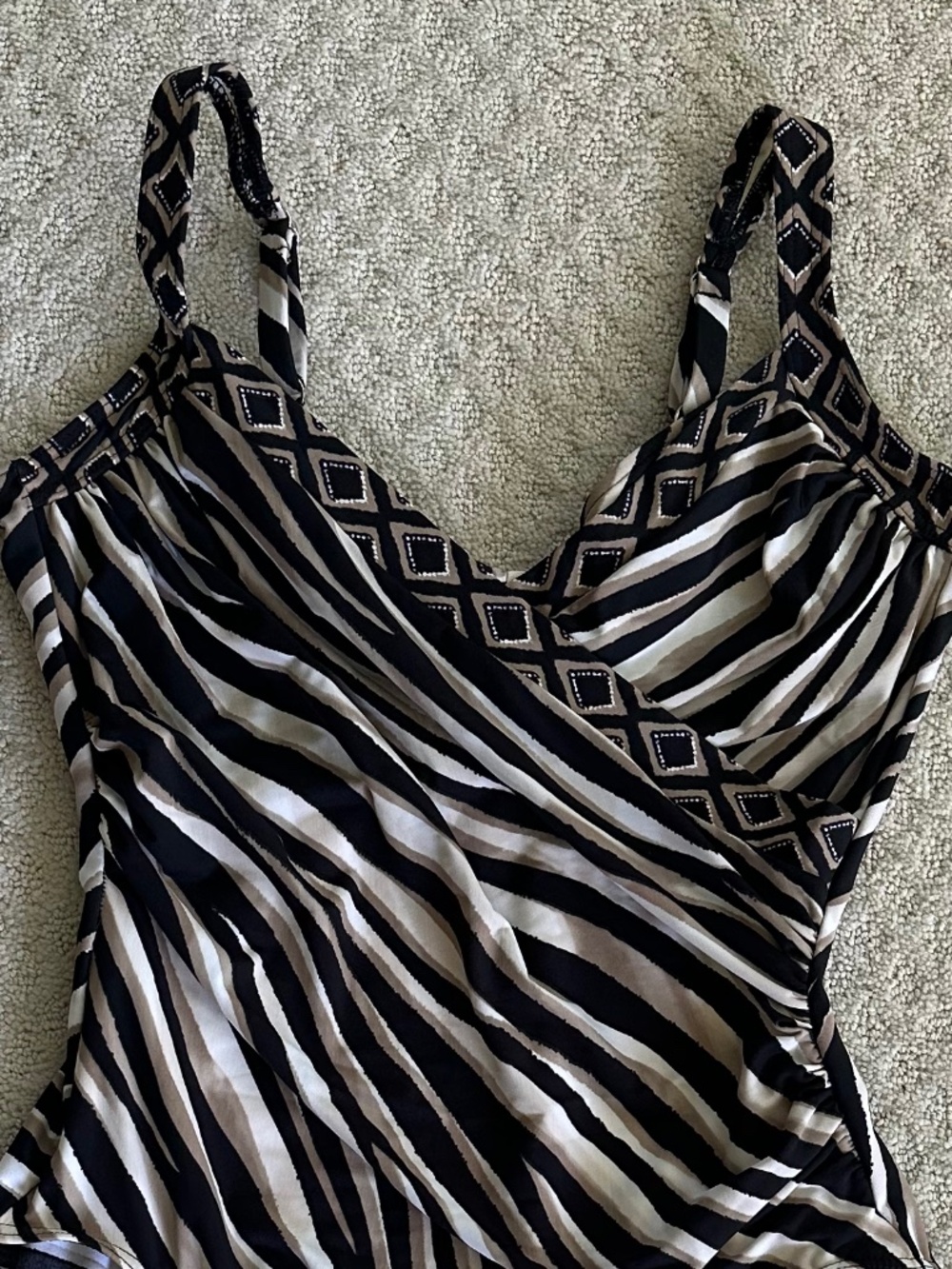 Miraclesuit Opposites Attract Sanibel Underwire One-Piece Swimsuit 16 Beach Pool - Picture 4 of 13